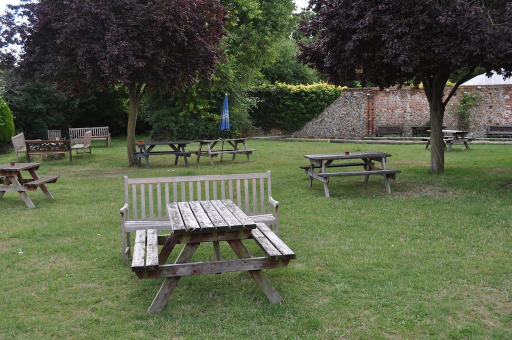 Queens Head Inn Saffron Walden Esterno foto