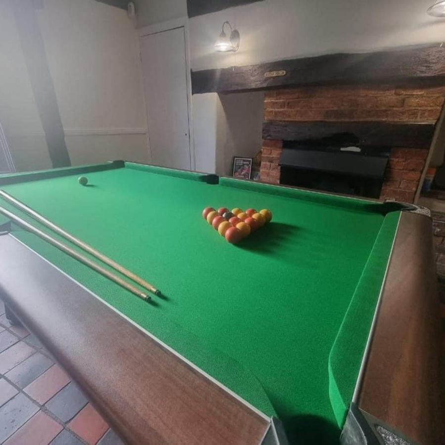 Queens Head Inn Saffron Walden Esterno foto