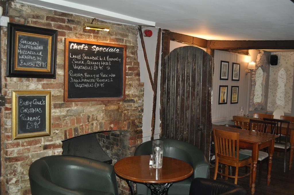 Queens Head Inn Saffron Walden Esterno foto