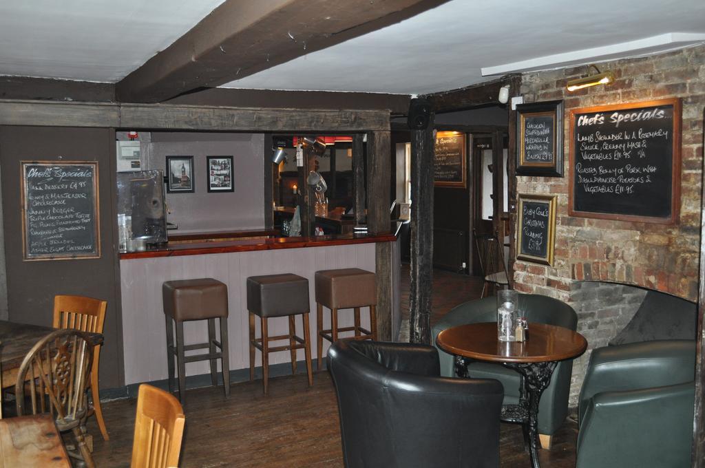 Queens Head Inn Saffron Walden Esterno foto